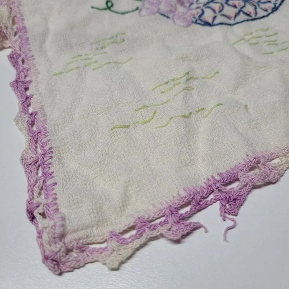 Embroidered Table Runner Small Vintage Linen Fruit Basket 36 Inch Edge‎ Handmade